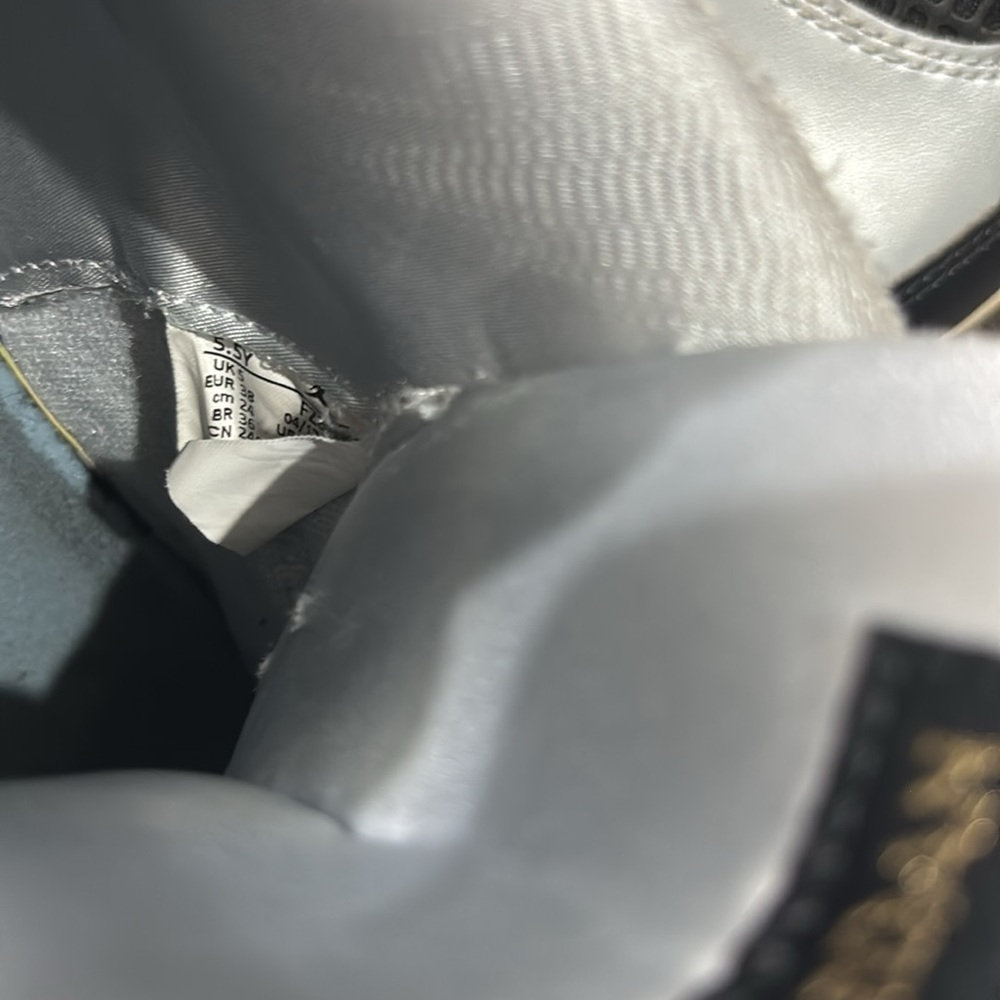 Boys Jordan shoes - Picture 5 of 6